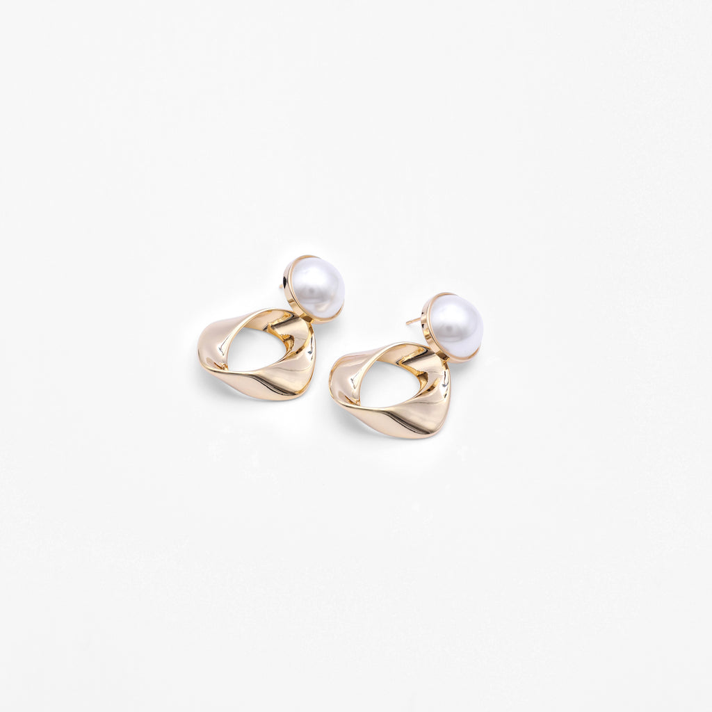 Kikki Pearl Earrings