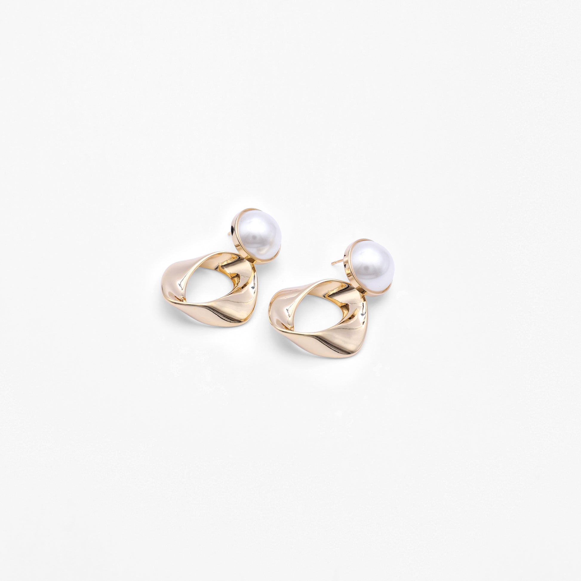 Kikki Pearl Earrings